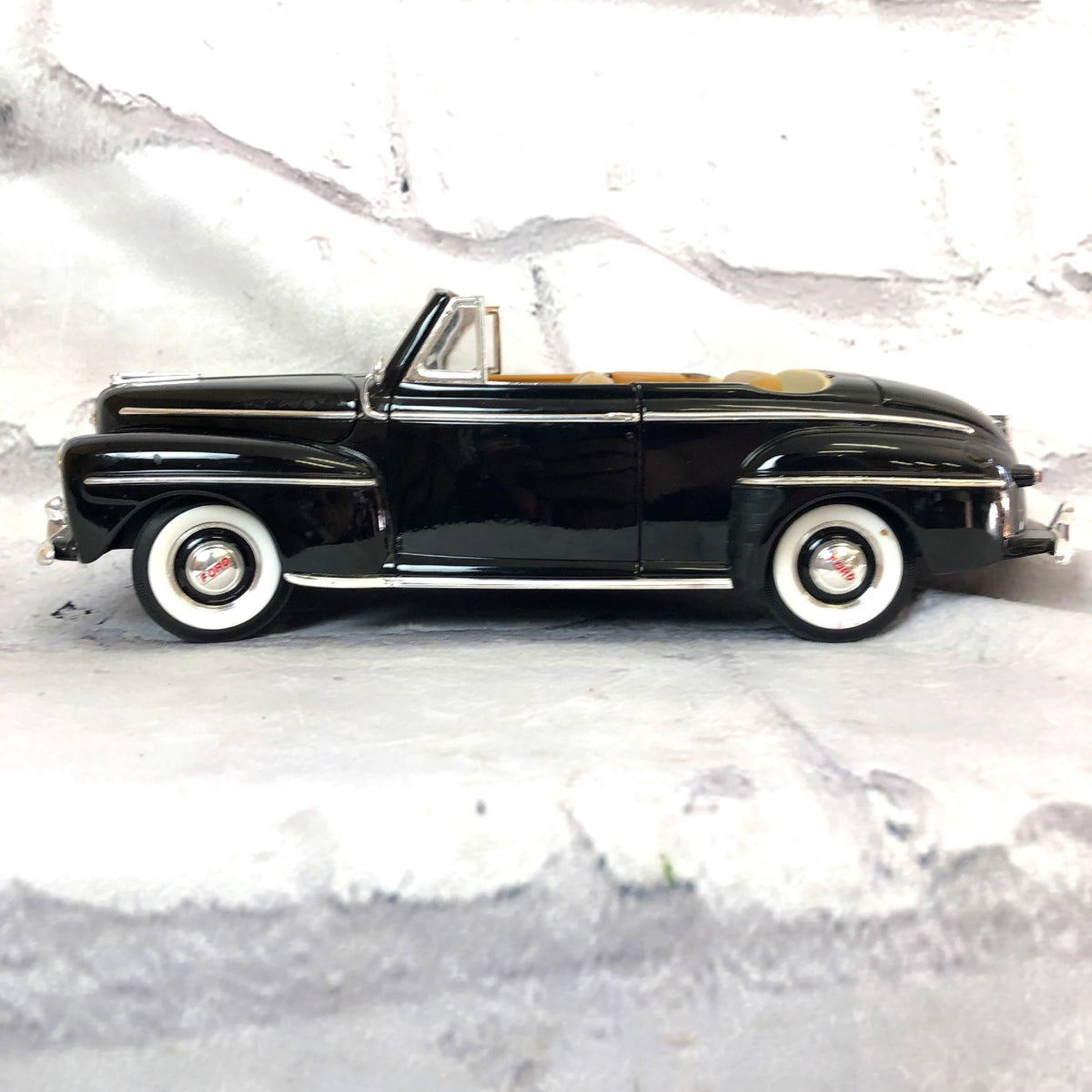 1/18スケール Road Signature 1948年 FORD フォード コンバーチブル