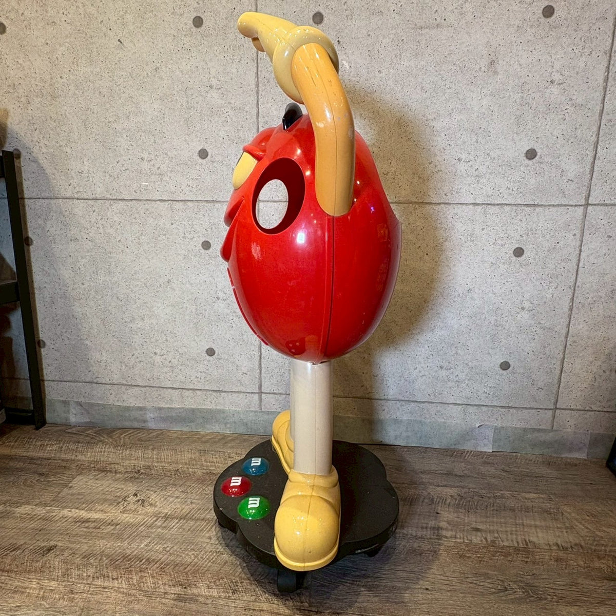 m&m's  レッド  什器 ディスプレイ エムアンドエムズ 等身大 M&M's RED エムアンドエムズ レッド ストア ディスプレイ