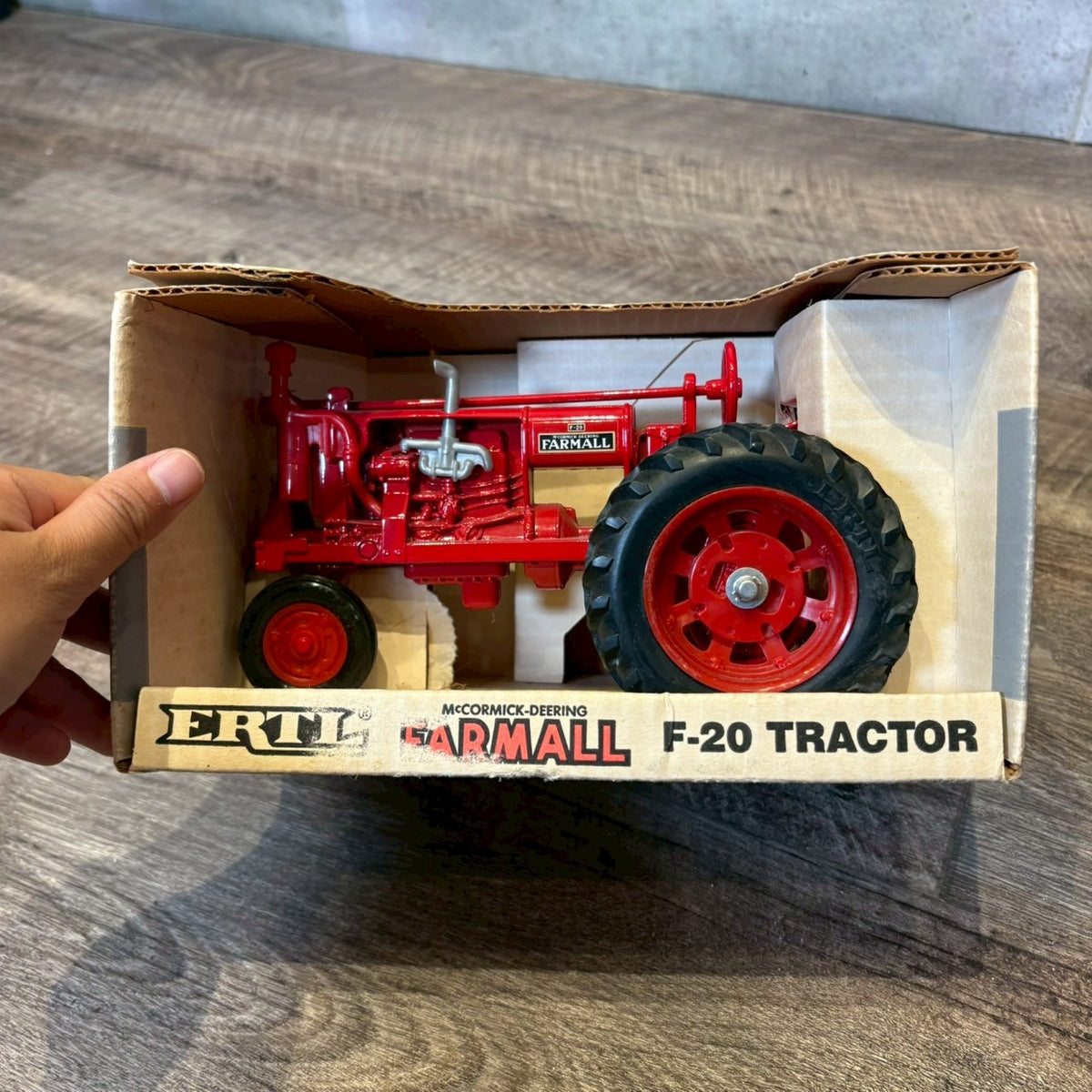 Farmall F-20 トラクター 【ERTL（アートル）】 ミニチュアモデル