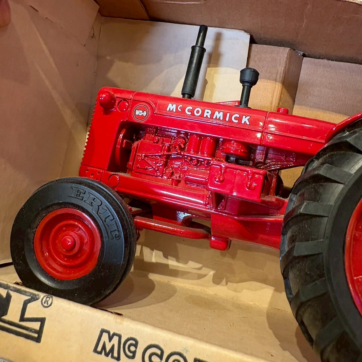 McCormick WD-9トラクター 【ERTL（アートル）】 ミニチュアモデル