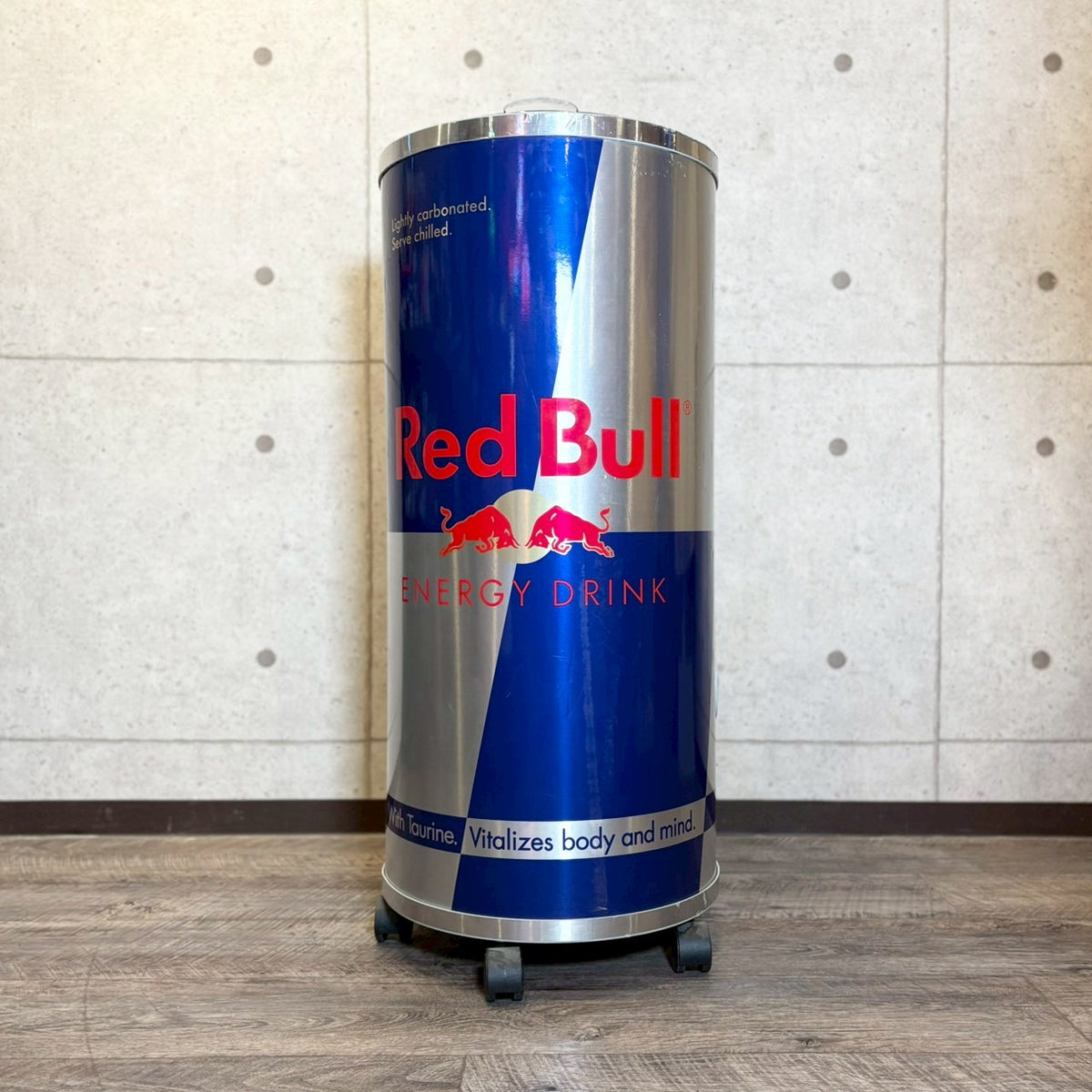 クーラーボックス【Red Bull(レッドブル)】店舗ディスプレイ
