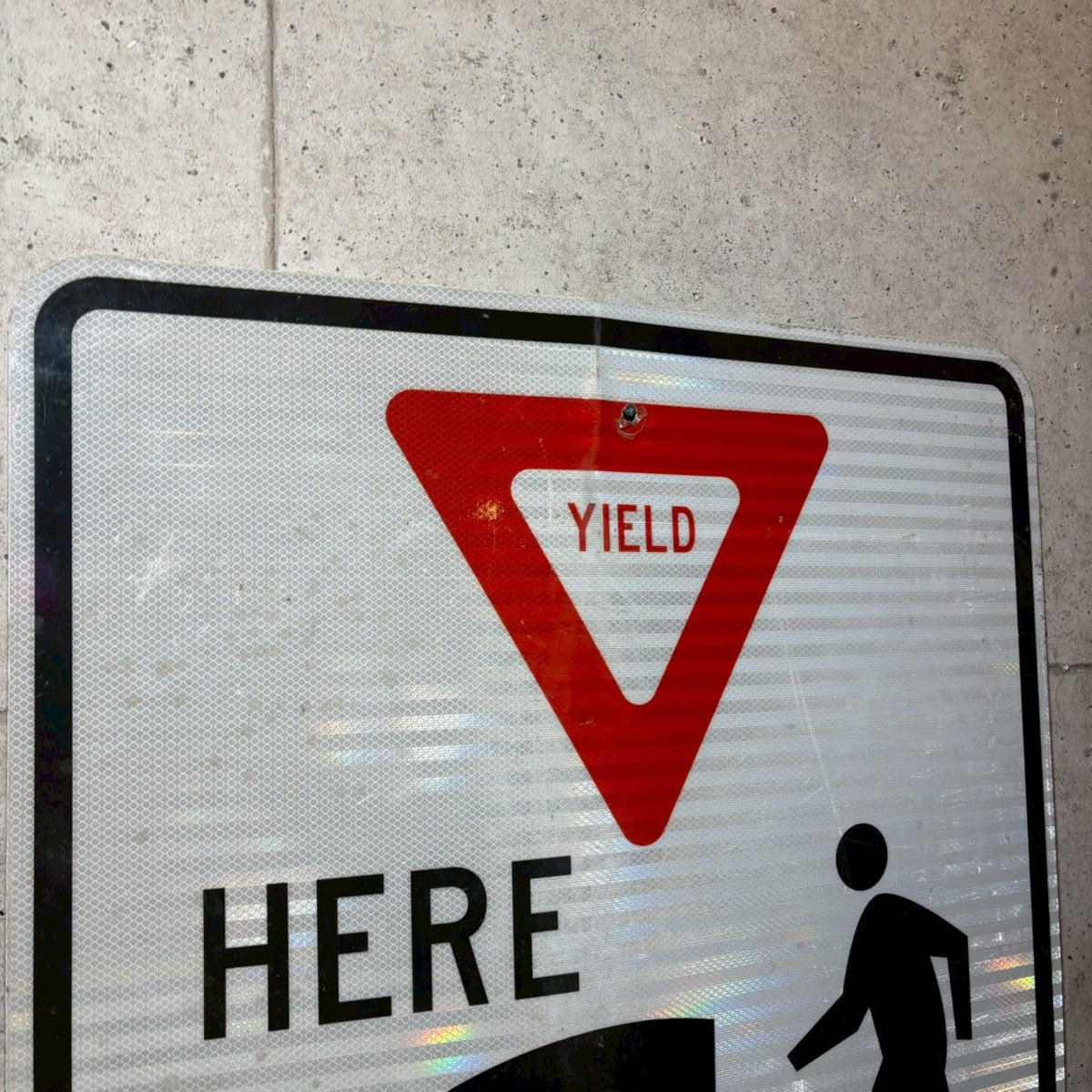 アメリカ看板 YIELD標識 三角形 赤と白 Yield Sign | Red, White Yield Signs | Reflective Background
