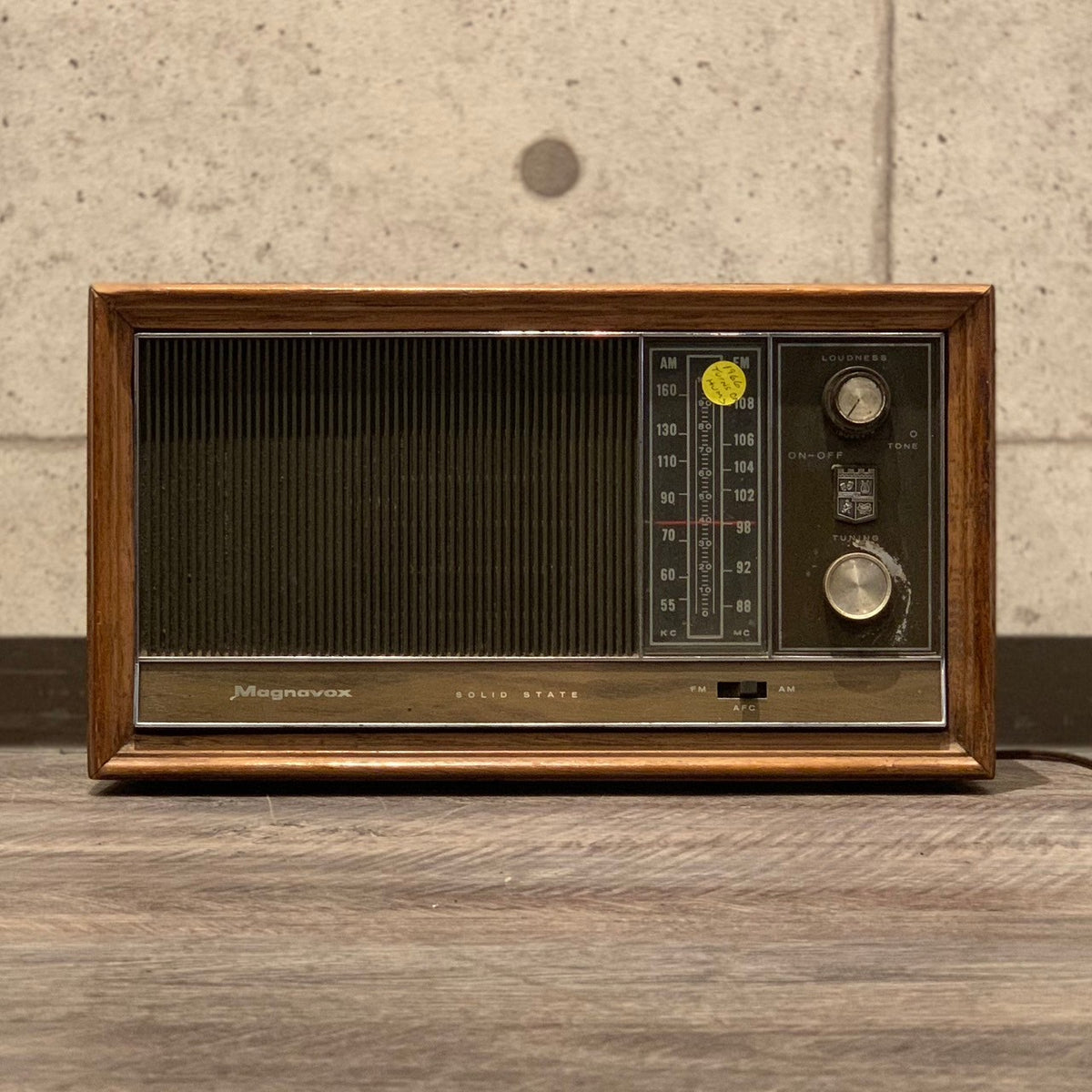 ラジオ　木製　アンティーク　ヴィンテージ ラジオ Magnavox マグナボックス ソリッドステート クラシック