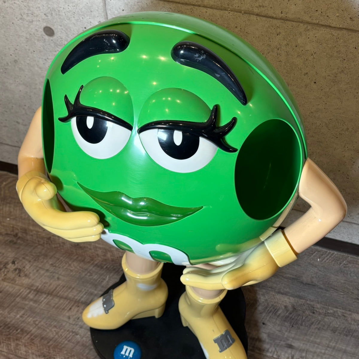 店頭用大型ストアディスプレイ 【M&M's（エムアンドエムズ
