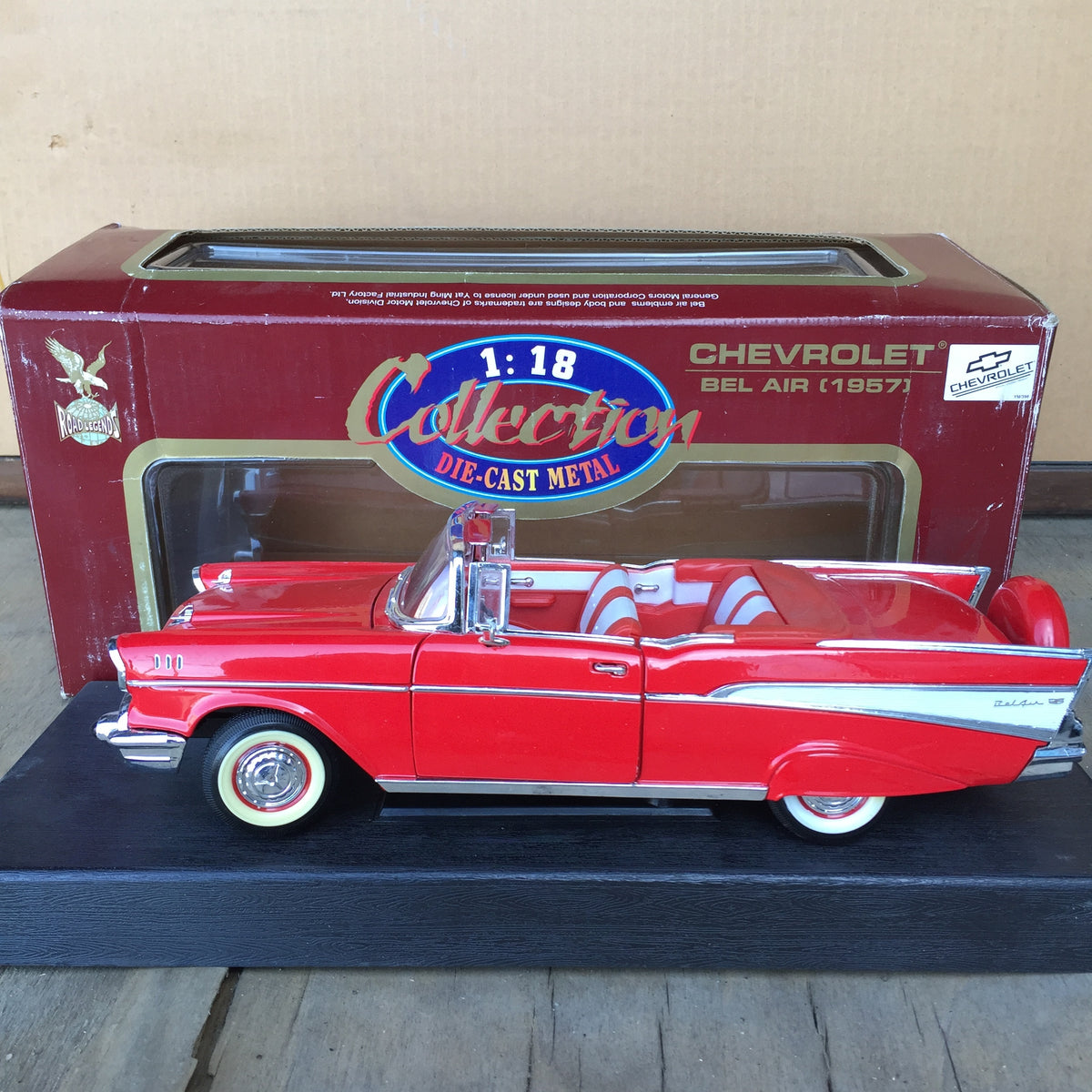 品番3432　1/18スケール　Collection　1957年　CHEVROLET BEL AIR　シボレー ベルエア　レッド　元箱付　