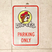 駐車場看板　【Buc-ee's(バッキーズ)】　道路標識　ガレージアイテム　ヴィンテージサイン