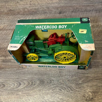 John Deere（ジョンディア）Waterloo トラクター　【ERTL（アートル）】  ミニチュアモデル　レトロ農機　オブジェ　ミニカー　ヴィンテージ
