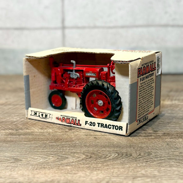 Farmall F-20 トラクター　【ERTL（アートル）】 ミニチュアモデル　レトロ農機　レッド　オブジェ　ミニカー　ヴィンテージ