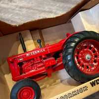 McCormick WD-9トラクター　【ERTL（アートル）】 ミニチュアモデル　レトロ農機　オブジェ　ミニカー　ヴィンテージ