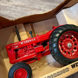 McCormick WD-9トラクター　【ERTL（アートル）】 ミニチュアモデル　レトロ農機　オブジェ　ミニカー　ヴィンテージ