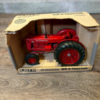McCormick WD-9トラクター　【ERTL（アートル）】 ミニチュアモデル　レトロ農機　オブジェ　ミニカー　ヴィンテージ