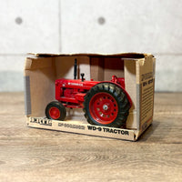 McCormick WD-9トラクター　【ERTL（アートル）】 ミニチュアモデル　レトロ農機　オブジェ　ミニカー　ヴィンテージ