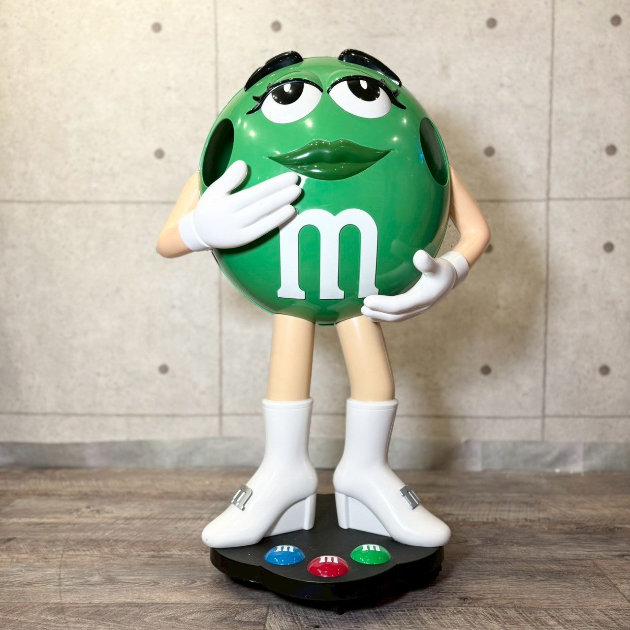 M&M エムアンドエムズ　店舗用　ラック　シェルフ　アメトイ　ストアディスプレイ ストアディスプレイ 【M&M'S（エムアンドエムズ）】イエロー