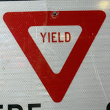 道路標識　【YIELD（道を譲る）】　ロードサイン　ヴィンテージ看板