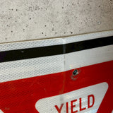 道路標識　【YIELD（道を譲る）】　ロードサイン　ヴィンテージ看板