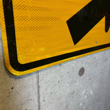 道路看板　【進行方向誘導】　ロードサイン　実物標識