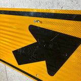 道路看板　【進行方向誘導】　ロードサイン　実物標識