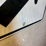 道路看板　【進行方向誘導】　ロードサイン　実物標識