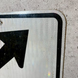 道路看板　【進行方向誘導】　ロードサイン　実物標識