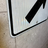 道路看板　【進行方向誘導】　ロードサイン　実物標識