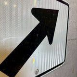 道路看板　【進行方向誘導】　ロードサイン　実物標識