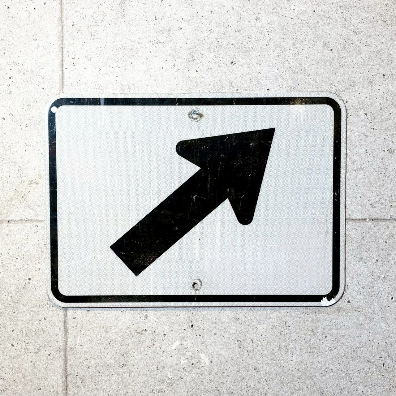 道路標識◆道路看板◆トラフィックサイン◆ロードサイン◆KEEP RIGHT 道路看板 【進行方向誘導】 ロードサイン 実物標識 – L.A.DEPO