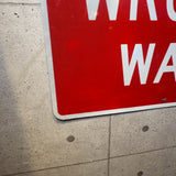 道路看板　【WRONG WAY】　ロードサイン　実物標識