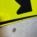 道路看板　【進行方向誘導】　ロードサイン　実物標識　