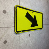 道路看板　【進行方向誘導】　ロードサイン　実物標識　