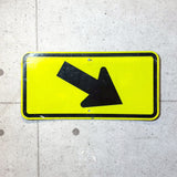 道路看板　【進行方向誘導】　ロードサイン　実物標識　