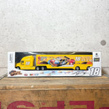 ダイキャストカー トレーラーリグ【M&M's（エムアンドエムズ）】Winner's Circle NASCAR Kyle Busch #18 Trailer Rig 1/64 トレーラー ミニカー ヴィンテージ