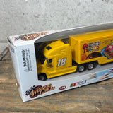 ダイキャストカー トレーラーリグ【M&M's（エムアンドエムズ）】Winner's Circle NASCAR Kyle Busch #18 Trailer Rig 1/64 トレーラー ミニカー ヴィンテージ