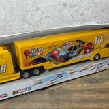 ダイキャストカー トレーラーリグ【M&M's（エムアンドエムズ）】Winner's Circle NASCAR Kyle Busch #18 Trailer Rig 1/64 トレーラー ミニカー ヴィンテージ