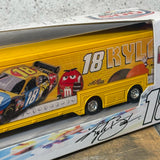ダイキャストカー トレーラーリグ【M&M's（エムアンドエムズ）】Winner's Circle NASCAR Kyle Busch #18 Trailer Rig 1/64 トレーラー ミニカー ヴィンテージ