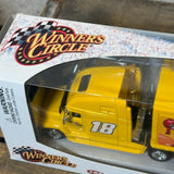 ダイキャストカー トレーラーリグ【M&M's（エムアンドエムズ）】Winner's Circle NASCAR Kyle Busch #18 Trailer Rig 1/64 トレーラー ミニカー ヴィンテージ