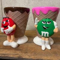 陶器ディッシュ【M&M’s(エムアンドエムズ)】アイスクリームコーン型　2個セット　レッド＆グリーン　ホリデー　ヴィンテージ