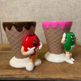 陶器ディッシュ【M&M’s(エムアンドエムズ)】アイスクリームコーン型　2個セット　レッド＆グリーン　ホリデー　ヴィンテージ
