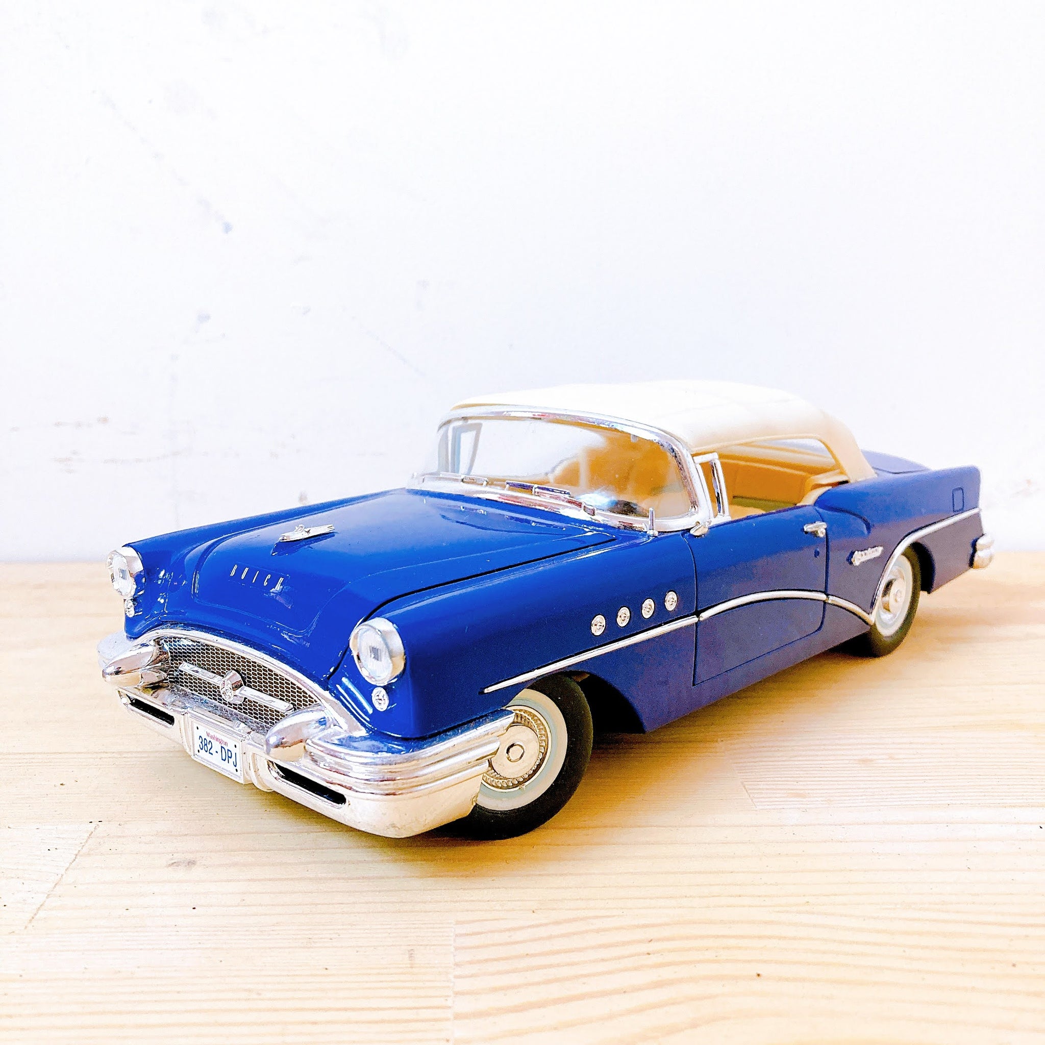 品番3978-1 1/18スケール 1955 BUICK CENTURY ビュイック センチュリー