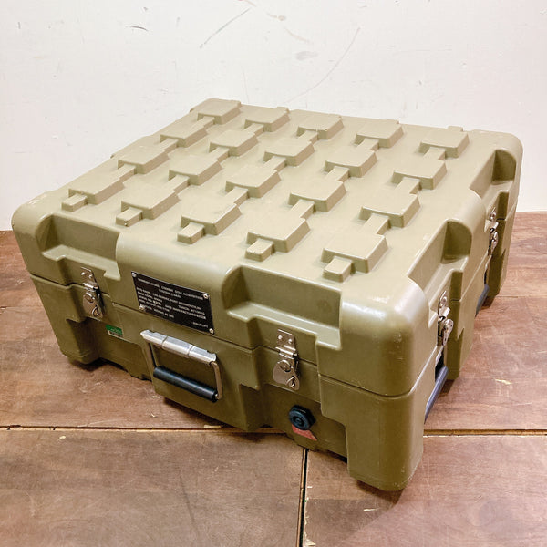 品番0307　米軍　ECS COMPOSITES　プラスチックコンテナ　ハードケース　輸送ボックス　ヴィンテージ　千葉店